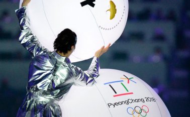 Entrega a la ciudad de PyeongChang de las justas, durante la Ceremonia de Clausura de los Juegos Olímpicos de Invierno de Sochi en 2014.
Archivo