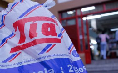 Fundada en 1940, Tía es una de las cadenas de almacenes más tradicionales de Colombia. Referencial