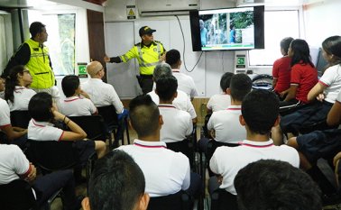 El bus cuenta con herramientas prácticas para enseñar sobre seguridad vial. Cortesía