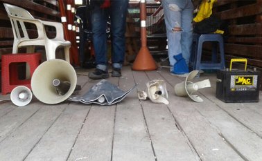 Las autoridades les quitan los megáfonos a las carretas, pero no decomisan la mercancía. Cortesía