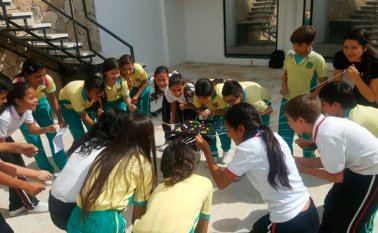 Actividades de trabajo en equipo desarrolladas en los talleres. Cortesía