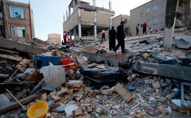 En Irán el sismo causó además 8.000 heridos y destruyó o dañó 30.000 viviendas. AFP