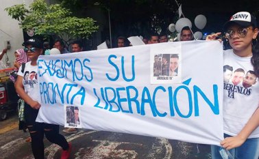 Familiares, amigos y conocidos de los tres hombres desaparecidos en Puerto Santander, exigieron su libertad. Cortesía