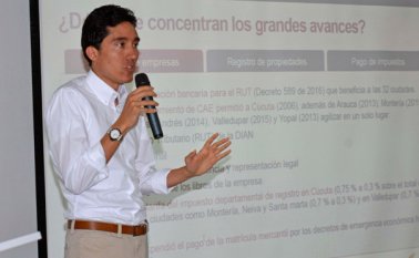 Luis Fernando mejía, director del Departamento Nacional de Planeación (DNP), presentó la estrategia nacional para cerrar la brecha anual de inversiones. Colprensa