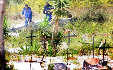 Los jóvenes fueron atacados con armas de fuego y los presentaron como integrantes de grupos del crimen organizado sospechosos de preparar un plan para secuestrar a otra persona. Colprensa