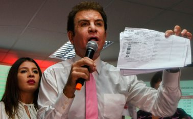 Nasralla acusó al presidente de infiltrar policías de civil en las manifestaciones registradas en todo el país. AFP