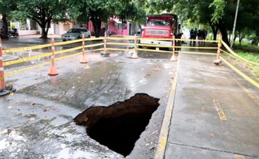 Tres días tardará el mantenimiento de esta vía y luego se pavimentará. Mario Caicedo