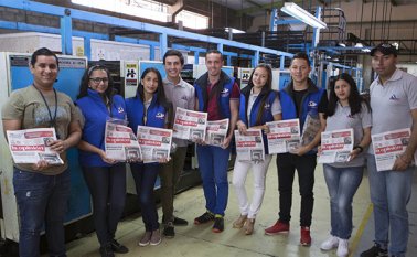 Los alumnos de la carrera de Comunicación Social tuvieron la oportunidad de conocer de cerca el proceso de producción completa del periódico. Juan Pablo Cohen