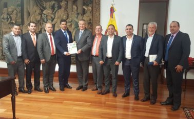 Durante más de dos horas, los alcaldes se reunieron con el vicepresidente Óscar Naranjo, con la expectativa de que los recursos para sus proyectos se obtengan en corto plazo. Cortesía