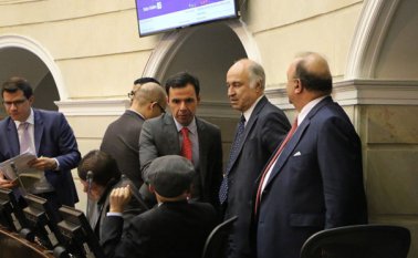 El ministro del interior, Guillermo Rivera, insistió en que el Gobierno dará la pelea por no dejar morir el proyecto que crea 16 curules especiales para las víctimas, a partir de 2018. Colprensa