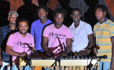 11 son los integrantes de Herencia Timbiquí. Colprensa