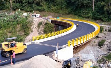El puente entrará en servicio esta semana una vez se cumplan las pruebas de resistencia y la demarcación. Cortesía