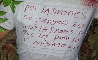 “Por ladrones. No queremos ver más ladrones, porque les pasa lo mismo”, dice un escrito que dejaron sobre el cadáver de Alcides Torrado Barbosa. Cortesía