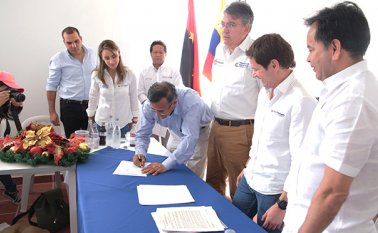 Tarcisio Celis, alcalde de Gramalote, firmó los convenios de inversión para el municipio, junto al Gobernador de Norte de Santander y otros altos funcionarios de orden nacional. César Obando