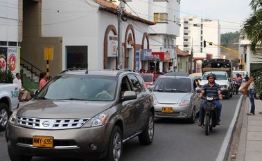 La medida buscaría favorecer a las familias que utilizan las motocicletas para transportar a sus seres queridos. Archivo La Opinión