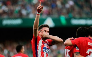 Saul Niguez celebra una anotación en partido ante el Betis. AFP