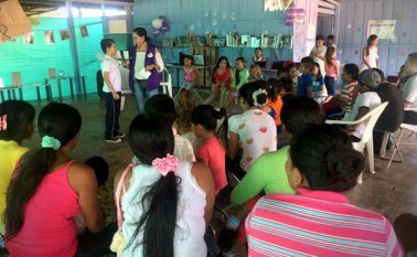 El esfuerzo de los bibliotecarios ha permitido la inclusión social de niños y de jóvenes en zonas afectadas por la guerra. Cortesía