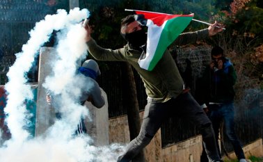 La decisión de Donald Trump de reconocer Jerusalén como capital de Israel ha disparado la tensión en Oriente Medio y comprometido el papel de Washington como mediador de paz.
AFP