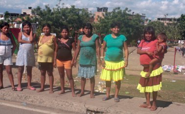 Estas mujeres indígenas embarazadas permitieron ser fotografiadas a cambio de que el Gobierno colombiano las ayude a solventar su cruda situación. Mario Caicedo