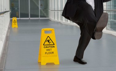 El Código Sustantivo del Trabajo, en su artículo 216, determina la culpa del empleador en la ocurrencia del accidente de trabajo o enfermedad laboral, obligando a la indemnización total y ordinaria de los perjuicios. Internet | Referencial