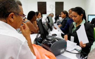 Cerca de una tercera parte de las personas en edad de pensionarse no ha tomado una decisión de trasladarse de una administradora de pensiones pública a una privada o viceversa. Archivo