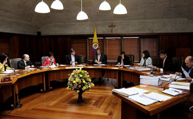 La Corte les indicó en el fallo que deberán realizar los trámites necesarios para regularizar su situación migratoria y hacer llegar al plantel educativo la documentación. Colprensa