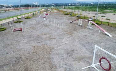 El área cuenta con zonas de competencias y juegos para las mascotas de la ciudad. Cortesía