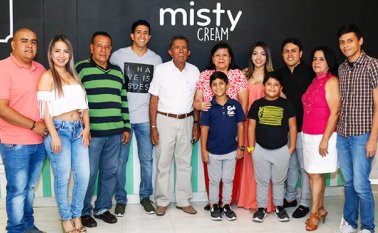 Omar Gutiérrez, Dayra Botello, Roberto Velazco, Iván Perea, Jorge Perea, Olga Velazco, Mauris Barreto, Juan Pablo Barreto, Tatiana Barreto, Jairo Gutiérrez, Gladys Velazco y Omar Velazco. La Opinión