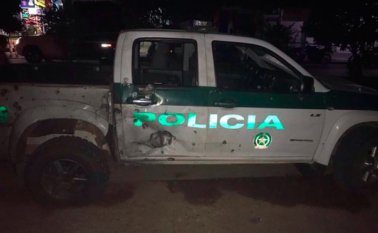 Así quedó la camioneta de la Policía en la que se movilizaba el coronel Novoa. Colprensa