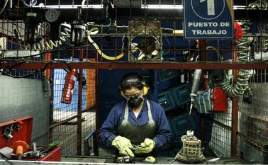 La Organización Internacional del Trabajo informó que la tasa de ocupación comenzó a mejorar, lo que augura un comportamiento positivo para 2018. Archivo La Opinión