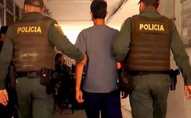 Este es el menor quien, según la Policía, accionó el arma que terminó con la vida del vigilante. Fue localizado y aprehendido en el barrio Villarelys. Colprensa