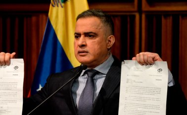 Cinco militares y dos policías venezolanos fueron aprehendidos por su presunta vinculación con el alijo de droga decomisado, recordó el fiscal Tarek William Saab. Archivo
