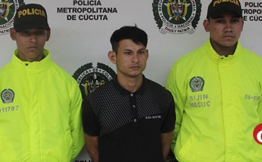 Edwin fabián sanguino cáceres fue sorprendido en su casa portando un revólver calibre 38 milímetros, munición y algunas herramientas. Cortesía