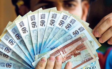 La Central Unitaria de Trabajadores (CUT) resaltó que el Gobierno Nacional les aseguró que está más cerca del aumento del salario mínimo del 5,1% propuesto por los empresarios y no del 9% de las centrales obreras. Colprensa