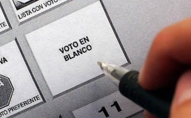 Aunque el exgobernador de antioquia, sergio fajardo, sigue liderando la intención de voto para las presidenciales de 2018, el escenario actual muestra que los colombianos se inclinan mayoritariamente por el voto en blanco. Colprensa