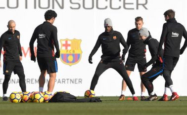 El Barcelona intentará dar este sábado un golpe de autoridad ante su eterno rival, con lo que, además, lo dejaría muy lejos en la pelea por el título liguero. AFP