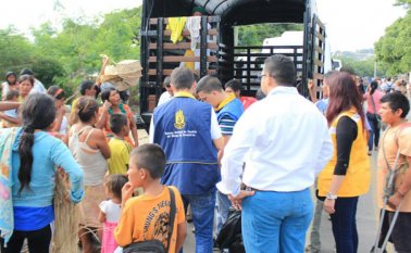 Estas personas fueron trasladados en buses hacia Puerto Santander con el fin de hacer el respectivo trasbordo y llegar así al destino final. Cortesía