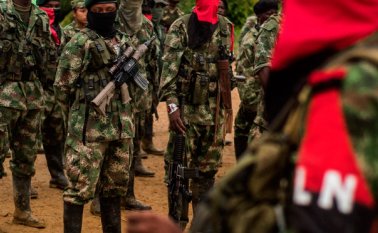 En el quinto ciclo de la Mesa de Conversaciones, previa evaluación, el Eln "estaría dispuesto a discutir y pactar otro cese al fuego bilateral", expresó el grupo guerrillero. Archivo