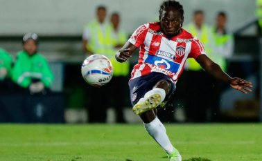 Yimmi Chará tiene 26 años y es el menor de tres hermanos que se han dedicado a jugar fútbol a nivel profesional. A pesar de no haber logrado el título de liga con el Junior, Yimmi fue el mejor jugador del campeonato colombiano en 2017. La Opinión