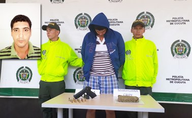 En el procedimiento policial fue encontrada una pistola marca Prieto Beretta, calibre 9 milímetros con doce cartuchos. Cortesía