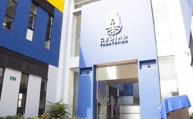 El director de la Unidad para la Gestión del Riesgo de Desastres, Carlos Iván Márquez, les entregó la sede del CGIRD al alcalde César Rojas y el gobernador William Villamizar. Alfredo Estévez