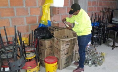 A través de procedimientos de registro y control, las autoridades interceptaron una camioneta. Policía