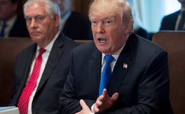 El libro Fuego y Fuera Dentro de la Casa Blanca de Trump de Michael Wolf, arremete contra personas cercanas al presidente estadounidense como su hijo Donald Trump Junior y su yerno Jared Kushner. AFP