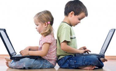 "El problema viene cuando lo digital trata de sustituir situaciones de la vida cotidiana que son las que permiten el desarrollo en el ser humano”, Raimundo Calderón, psicólgo. Internet