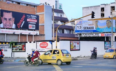 Candidatos al Congreso madrugaron a poner sus vallas y afiches. César Obando