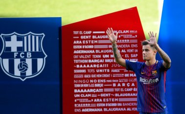 Philippe Coutinho se convirtió en el tercer jugador más caro del mundo detrás del francés Kylian Mbappé (180 millones de euros) y Neymar (222 millones). AFP