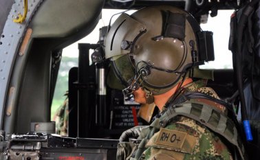 Los militares armados, equipados y entrenados para combatir las amenazas en Nariño fueron transportados en aviones tácticos, de combate, Hércules, entre otros. Twitter Fuerzas Militares de Colombia