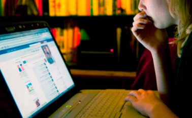 El caso se inició en 2014, cuando la adolescente de 14 años en aquel momento señaló la publicación repetida en una "shame page" (página de la vergüenza) de una foto donde aparecía desnuda. Internet | Referencial