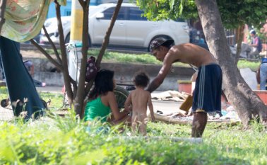 La cancha de sevilla es utilizada por los venezolanos como hotel. Este espacio, sumado a la cancha de microfútbol que está a un lado, ha sido casa para muchos. Alfredo Estévez
