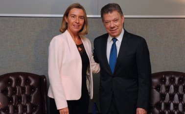 Presidente Juan Manuel Santos junto a la Alta Representante de Política Exterior y de Seguridad Común de la Unión Europea, Federica Mogherini. Colprensa